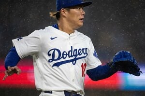 山本由伸25歳と「ドジャース捕手の相性問題」“打てるが強気すぎスミスより守備型バーンズ”の現状…DH大谷翔平も“パズルの要素”なワケ