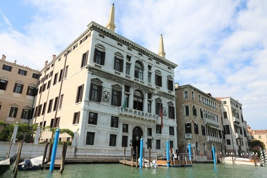 世界中のセレブリティが訪れるヴェネチアの「アマン カナル グランデ」。