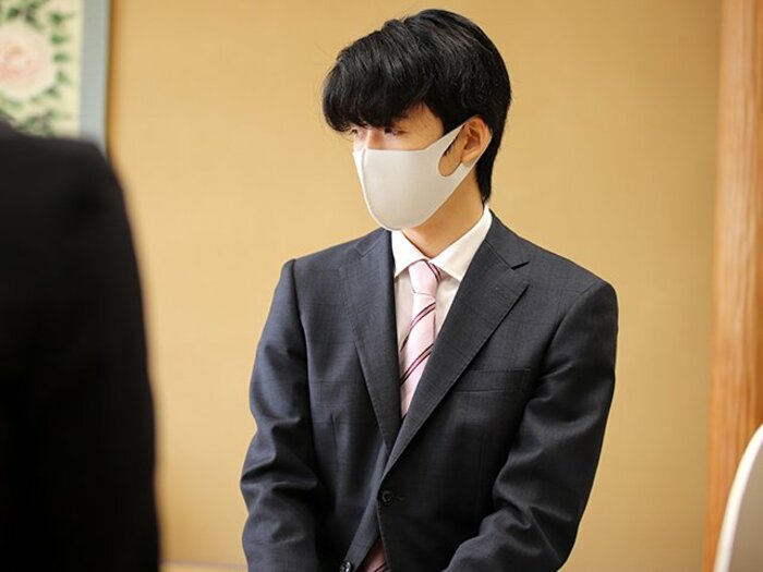 藤井聡太19歳に “泣きながら勝った小学校3年生”から10年弱で… タイトル経験者に「力負け」と言わしめる成長の源とは<Number Web> photograph by 日本将棋連盟