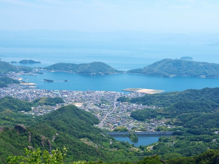 「廃校直前」離島の普通の公立校が“県大会11連覇”絶対王者を破って全国高校駅伝に出場した「まさかの実話」…9年前“小豆島の奇跡”はなぜ起こった？＜Number Web＞ photograph by JIJI PRESS