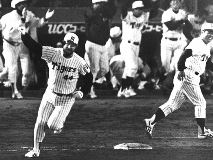 ランディ・バースが語った伝説の3連発「掛布の当たりは打った瞬間入ると思った」「岡田の打球は完璧だった」《1985年阪神優勝秘話》＜Number Web＞ photograph by KYODO