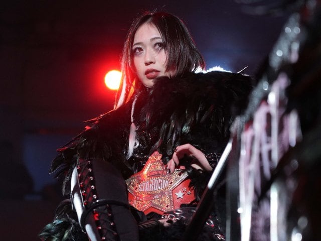 スターダム上谷沙弥、初防衛戦で鈴季すず撃破。変貌した姿で中野
