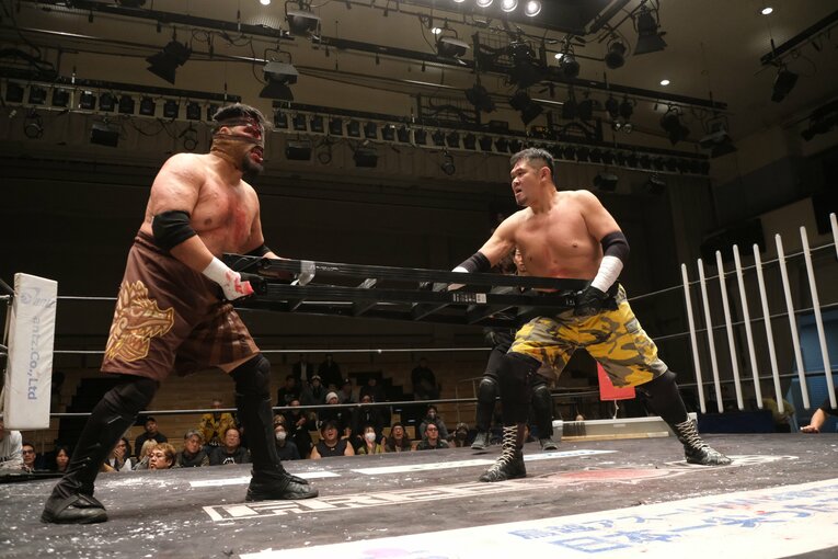 蛍光灯で殴り合い、大流血して…メキシコ人デスマッチファイター「もっと日本にいたい」ビオレント・ジャックの切実な思い「外国人がって…でも、ここがオレの家」(98)