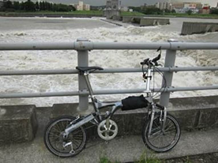 恐ろしい濁流と化した多摩川と本日の愛車BD-1