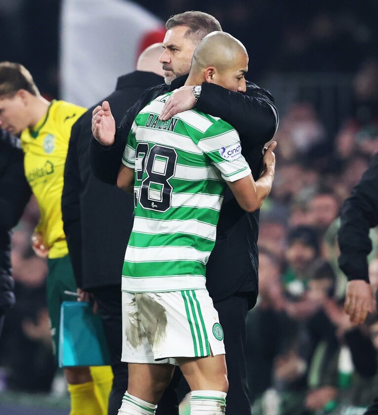 途中加入ながら16試合で6ゴール、完全移籍を勝ち取った前田。その加入はポステコグルー監督が熱望したものだった　©Getty Images