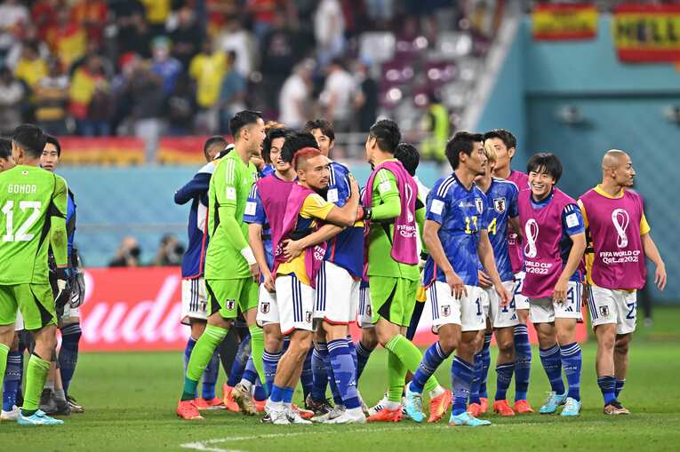 スペイン戦後、長友喜びのハッスルポーズ　©Takuya Kaneko／JMPA