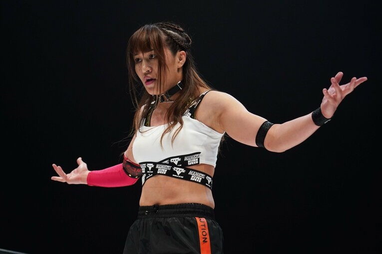 「家出して3カ月の漫喫暮らし」「枕をしたら仕事をやるよ」壮絶な過去を超えてスターダムの朱里が亡き母に誓う“赤いベルト”の夢(18)