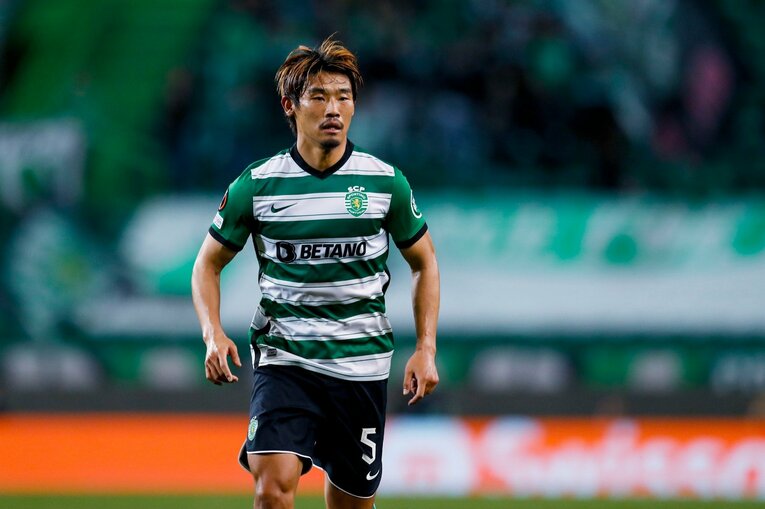 「モリタ、モリタ」とポルトガル地元カメラマン称賛…冨安健洋vs守田英正が「試合後にユニ交換」“EL日本人対決”を撮った(33)