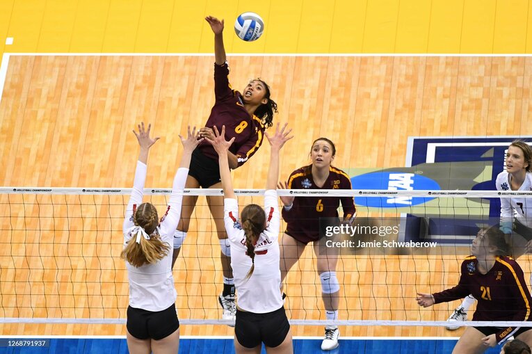 ミネソタ大学でプレーしていた宮部藍梨（2019年）©︎Getty Images