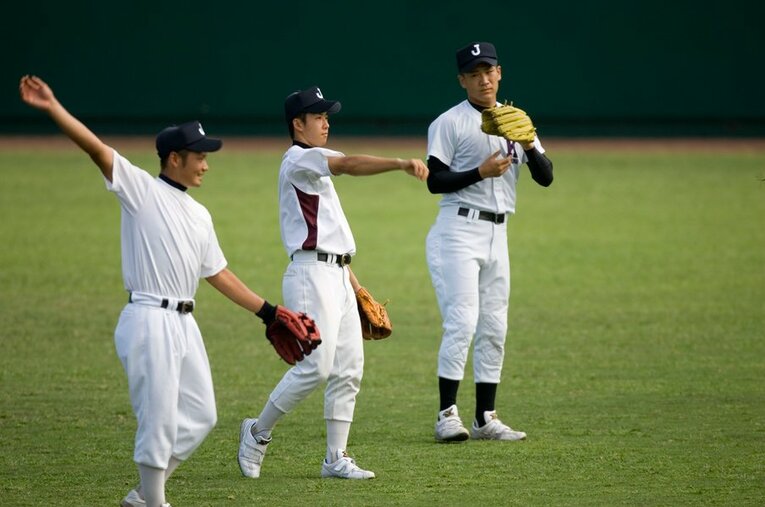 高校野球選抜で共にプレーする田中と斎藤 ／ photograph by Takuya Sugiyama