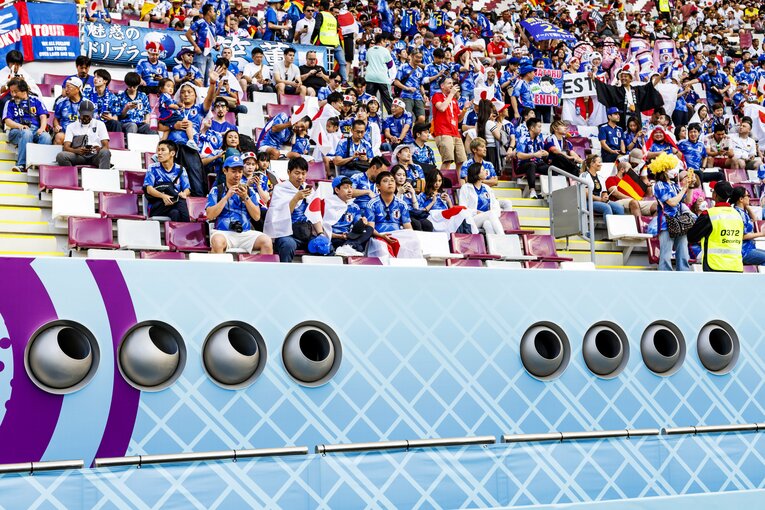 思い思いの方向へ冷気を送る　©Kiichi Matsumoto/JMPA