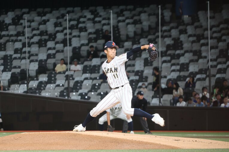 準決勝の台湾戦で登板した織田翔希　©Fumi Sawai
