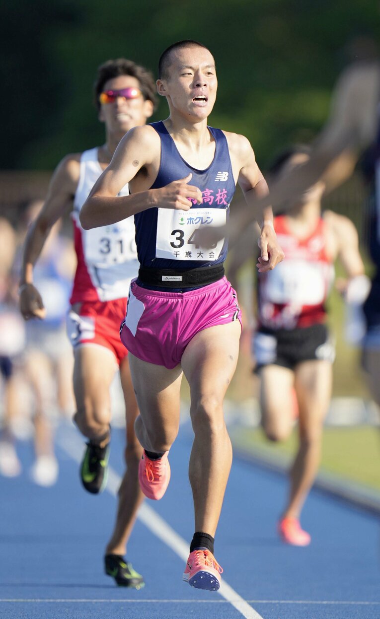 ホクレンDCで1500mの日本高校記録を更新した際の佐藤　©KYODO