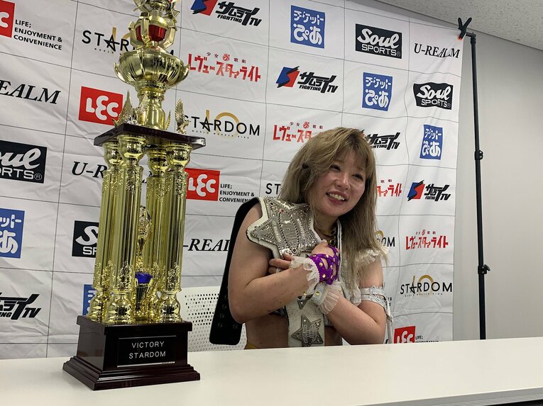 女優でレスラー・なつぽいが“白いベルト”中野たむ戦で見せた「呪い」の感情　泣き顔で連続ビンタ、水かけ、顔面蹴り...(11)