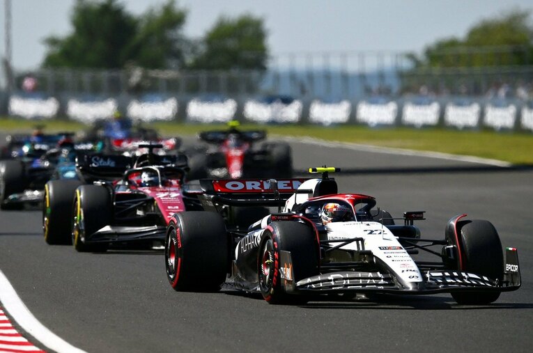 ハンガリーGP決勝では17番手スタートの角田。オープニングラップで11番手までジャンプアップしたのだが… ／ photograph by Getty Images / Red Bull Content Pool