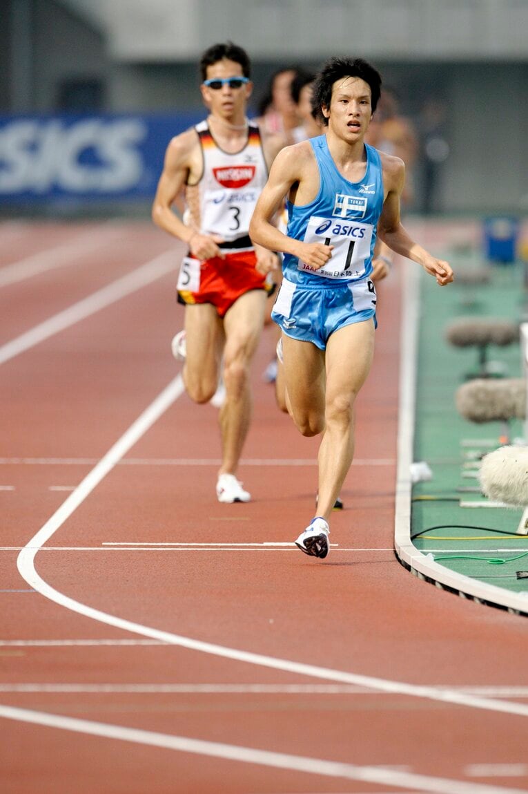 2011年の日本選手権は高校＆大学の先輩でもある佐藤悠基に敗れ1万ｍで2位　©BUNGEISHUNJU