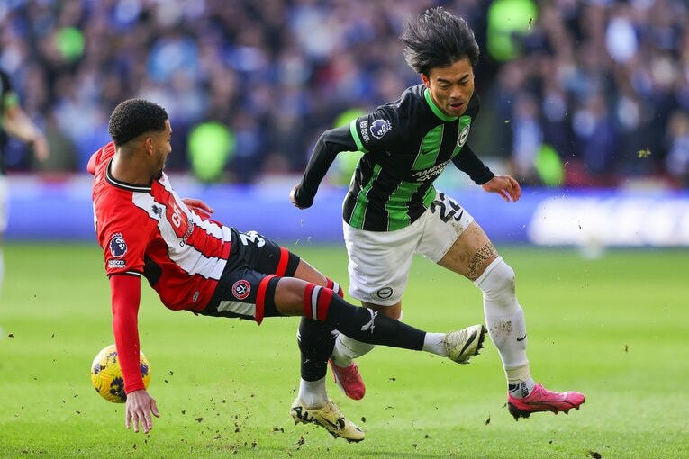 シェフィールド戦の前半11分、相手CBホルゲイトの“悪質タックル”【1枚目／全5枚】　©Getty Images