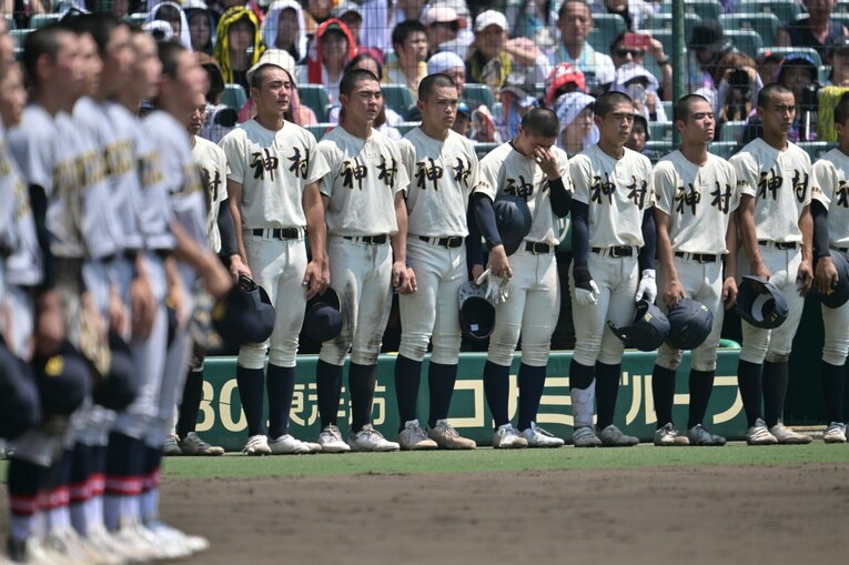 試合後号泣する神村学園ナイン　©Hideki Sugiyama