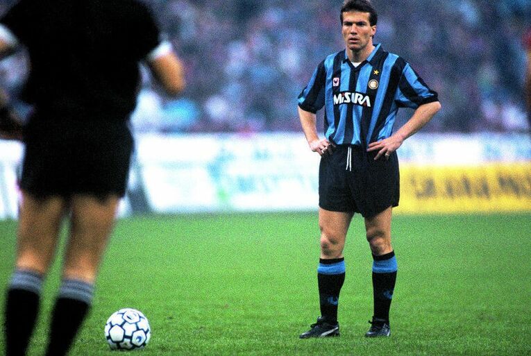 4シーズンプレーしたインテルでは、88−89シーズンのスクデッド獲得にキャプテンとして貢献　©L’Équipe