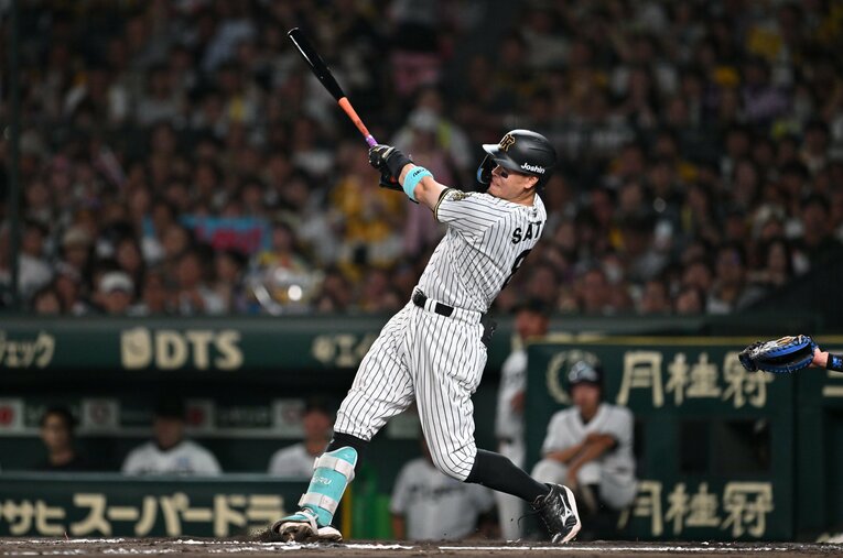 佐藤輝明ら大卒即戦力選手のドラフト指名の成功が、今季の独走を大きく支えている。その育成方針に似た球団とは？　©Hideki Sugiyama