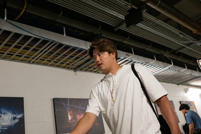 敗戦後、球場を後にする村上宗隆　©Nanae Suzuki