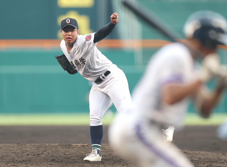 甲子園で注目を集める沖縄尚学の末吉良丞（2年生）。ここまで13回を投げて19奪三振、無失点と完璧な投球を続けている　©Sankei Shimbun