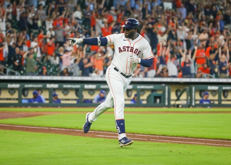 実績ではアルバレス優勢だったが…　©Getty Images