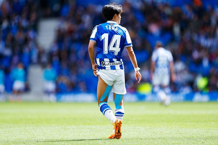 久保建英PK獲得＋シルバに絶妙アシストもドローに落胆　だが翌朝「クボ表紙の新聞」を持った地元のおじさんが…カメラマンは見た(70)