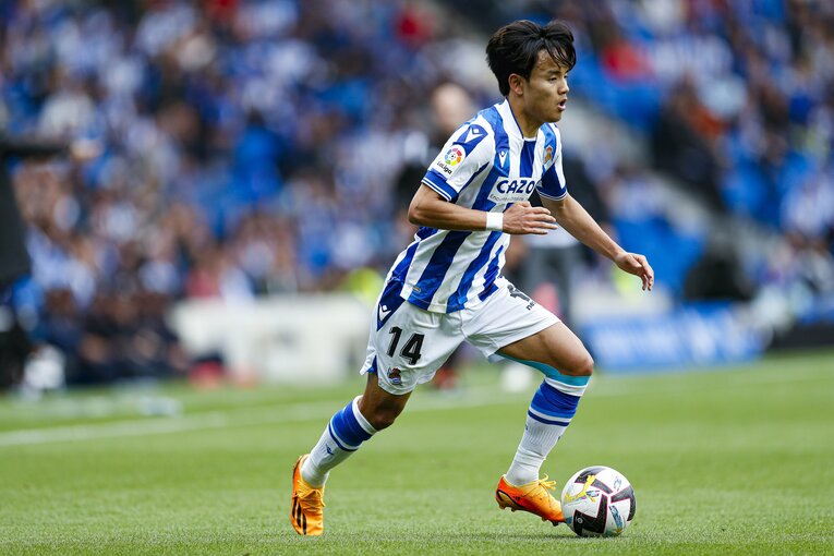 久保建英PK獲得＋シルバに絶妙アシストもドローに落胆　だが翌朝「クボ表紙の新聞」を持った地元のおじさんが…カメラマンは見た(25)