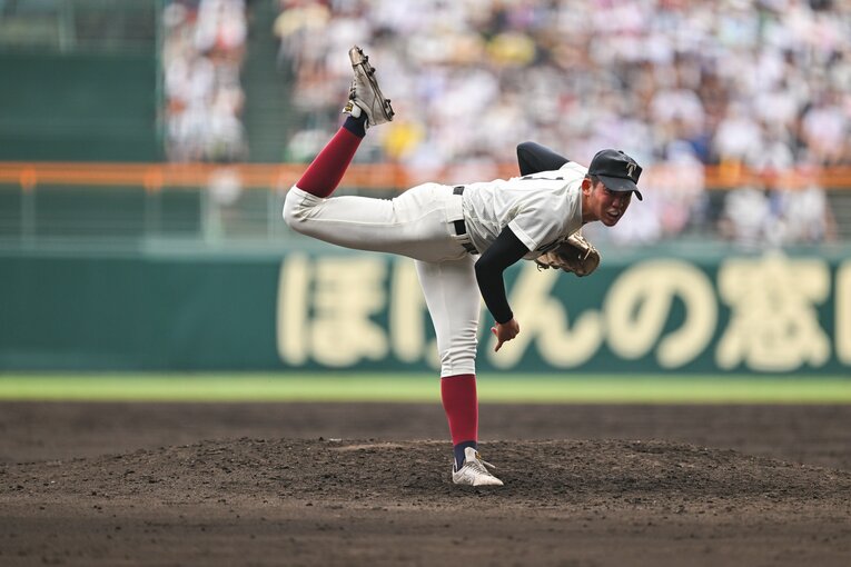 力投する大阪桐蔭・川原　©Nanae Suzuki