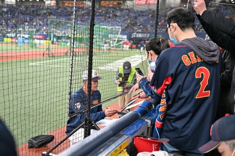 「ヌートバー、サインプリーズ！」に……（全6枚）©Naoya Sanuki