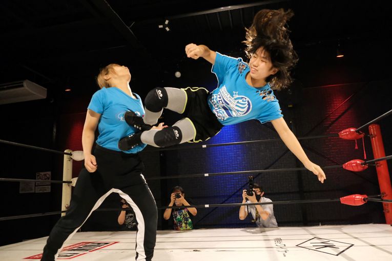 エキシビションではドロップキックを繰り出した©Norihiro Hashimoto