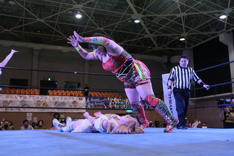 「可憐ですねぇ」人気女子レスラー・安納サオリに観客もウットリ…初の凱旋大会に滋賀が沸いた日「“絶対不屈彼女”は泣かないんです」(88)