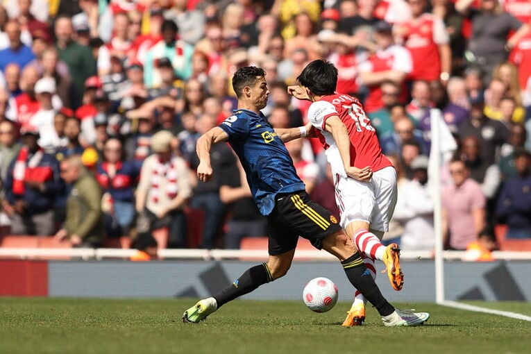 C・ロナウドが冨安を“削った”瞬間（※写真をクリック、スワイプするとユングベリやベルカンプらアーセナルOBのスーパープレーなどもご覧になれます）　©Getty Images