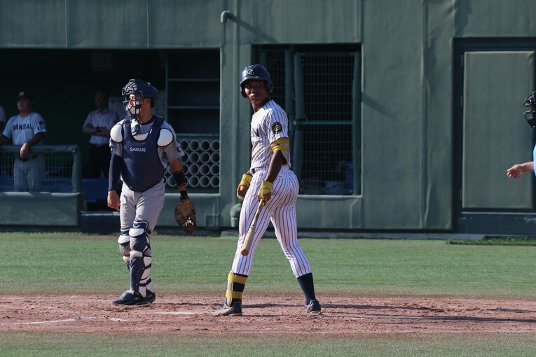 恵まれた体躯からのフルスイングは豪快そのもの　©︎Fumi Sawai