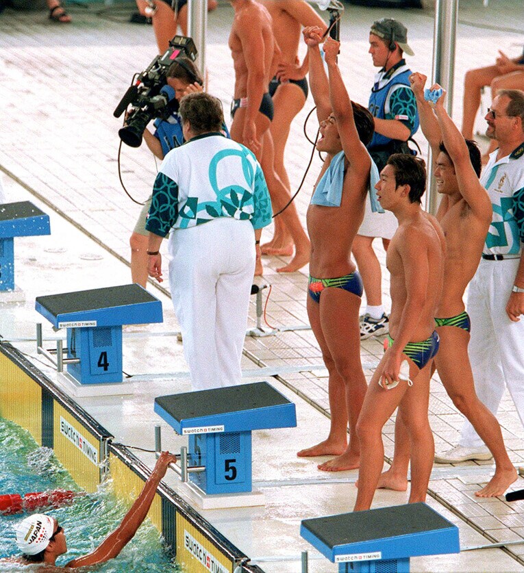 アトランタ五輪競泳男子400mメドレーリレーで決勝進出を決めた日本チーム　©JIJI PRESS