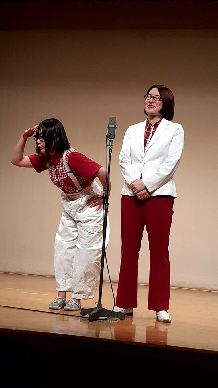 覆面女子レスラーHARUKAZEとおおのまりあのお笑いコンビ「ネバーギブアップ」　©本人提供