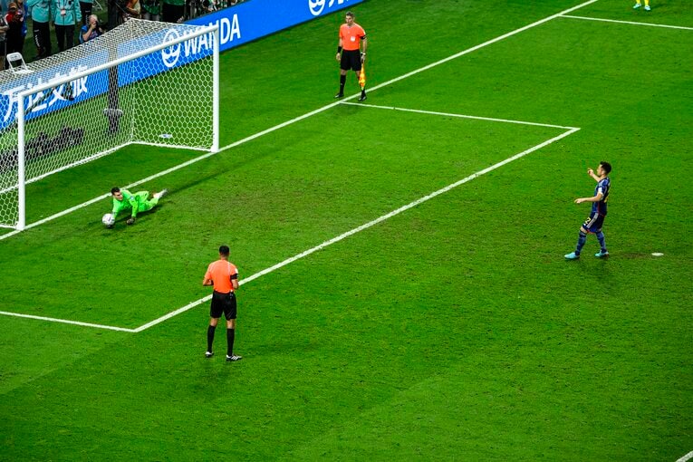 吉田麻也のPK（5枚目／全7枚）©Takuya Sugiyama/JMPA