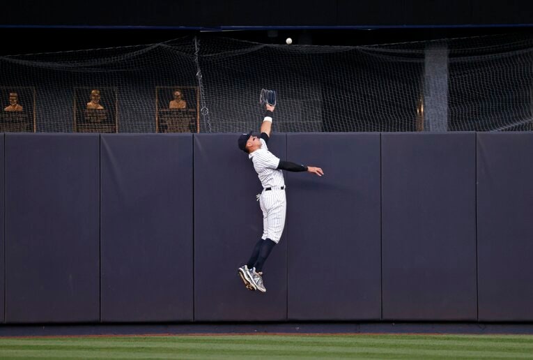 大谷の大飛球が…ジャッジのスーパーキャッチ　©Getty Images