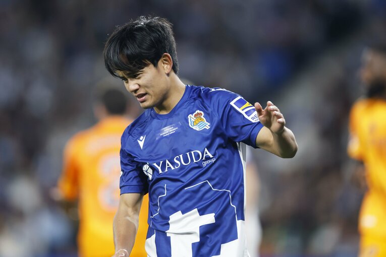 ノールックパスでゲームを展開した久保　©Daisuke Nakashima