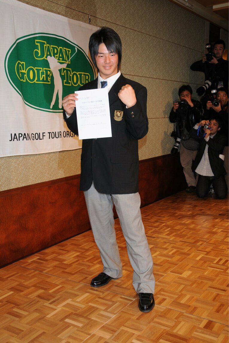 プロ転向会見（2008年）©︎BUNGEI SHUNJU