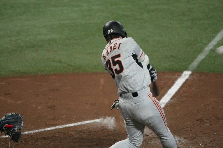 現役時代の亀井　©Sports Graphic Number