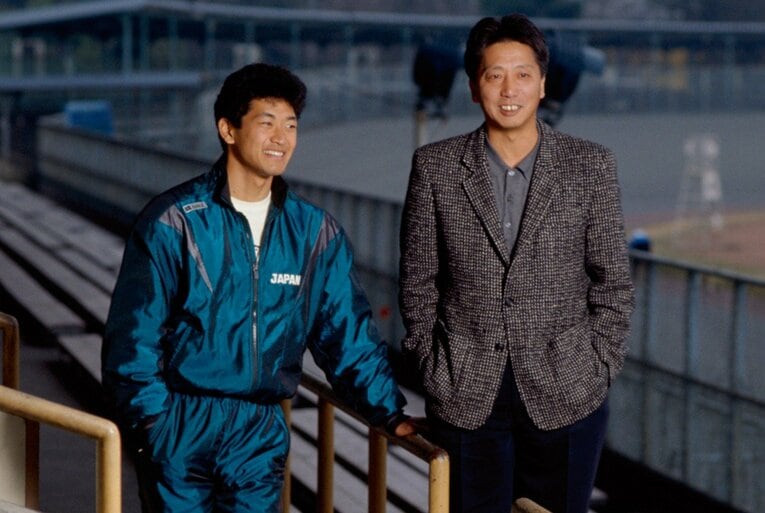 1992年、Number本誌で作家・伊集院静氏（右）と対談する神山雄一郎　©︎BUNGEI SHUNJU