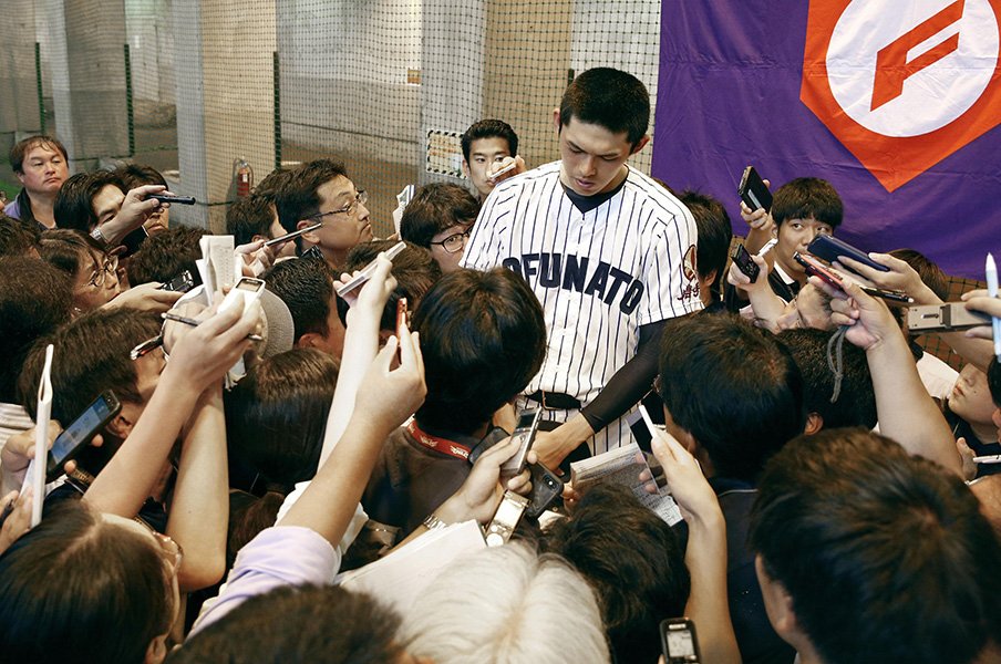 報道が過熱する「佐々木朗希」問題。各スポーツ紙はどこに注目したのか。＜Number Web＞ photograph by Kyodo News