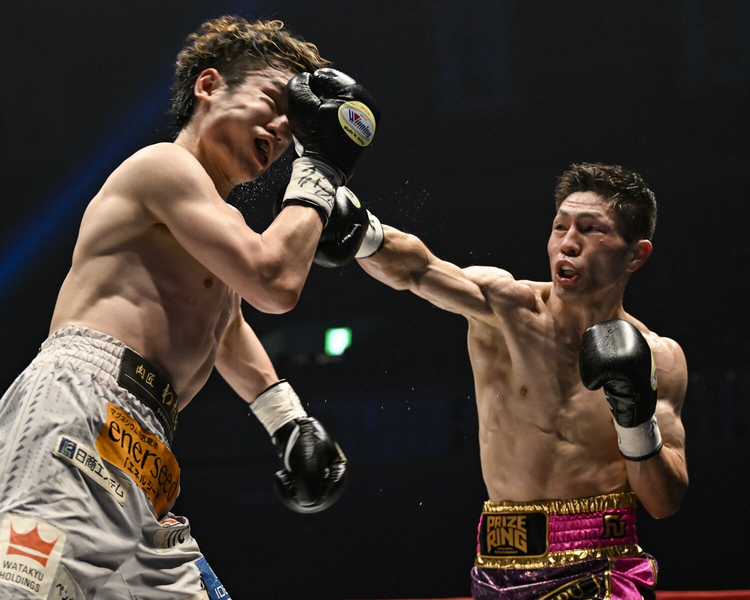 阿久井は幾度となく得意の右ストレートを打ち込んだ ©Hiroaki Yamaguchi