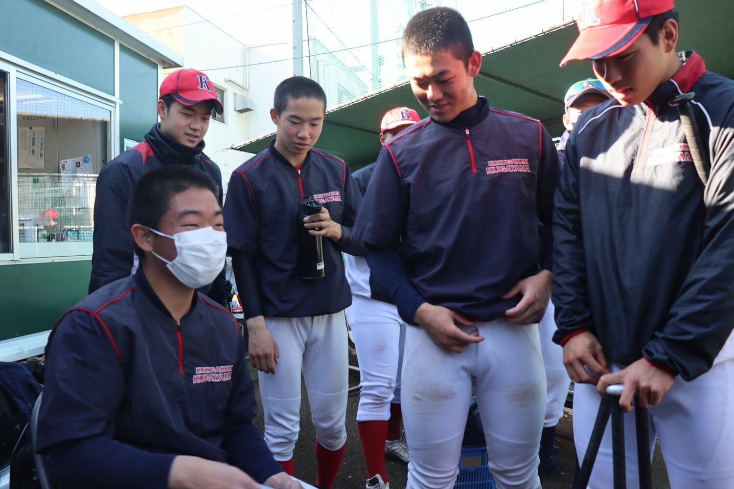 茅ヶ崎の自宅から2時間以上かけて通学する宍戸凌太記録員は、ベンチを明るくするムードメーカーでもある ©Yuki Kashimoto