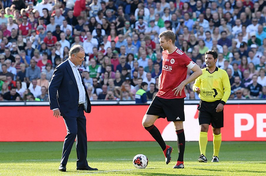 メルテザッカーの引退試合に思うドイツ代表の苦戦と問題の根本。＜Number Web＞ photograph by Uniphoto press
