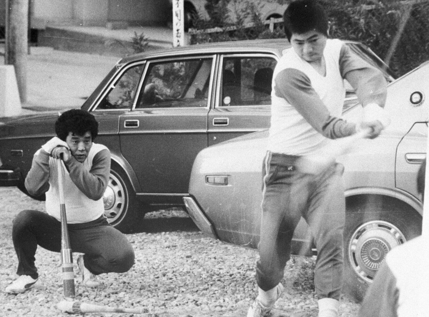 1977年、自主トレを行う南海時代の柏原純一（右）と江夏豊（左） ©Sankei Shimbun