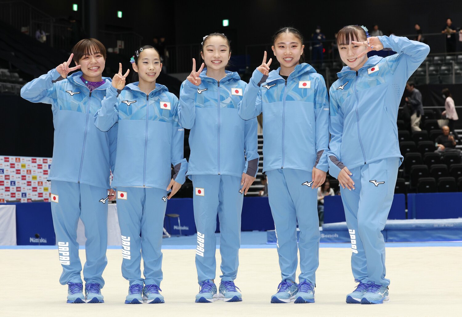 パリ五輪の団体代表メンバーに選ばれた(右から)宮田笙子、岸里奈、岡村真、中村遥香、牛奥小羽 ©JIJI PRESS