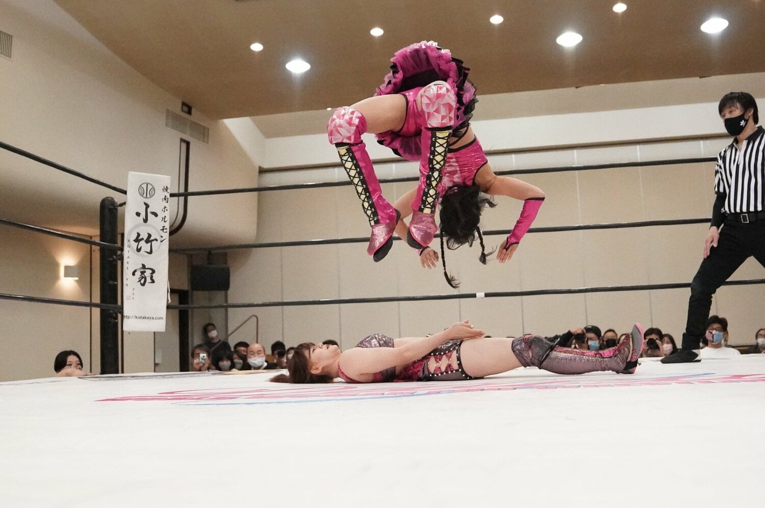 中学1年生の女子プロレスラー誕生 リングでは この野郎 って気持ちが出ます 新人 美蘭の闘いを同級生も応援中 特別グラビア 3 3 プロレス Number Web ナンバー